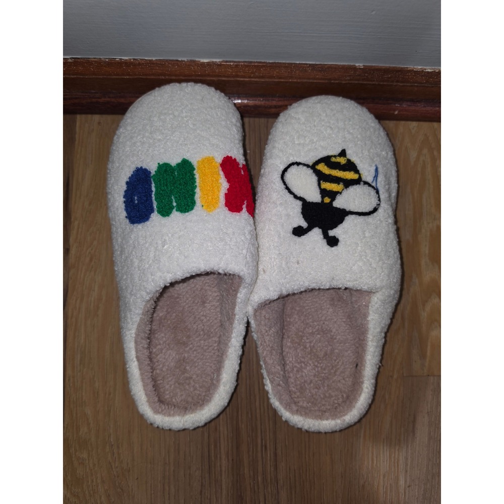 Bee Kind Sherpa Fleece Slippers Mismatched Rainbow House Shoes White EU 44-45